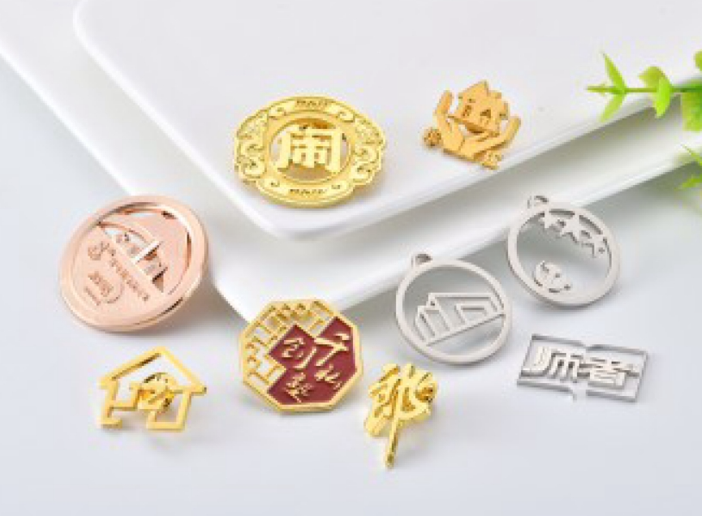 Customized hollow brooch